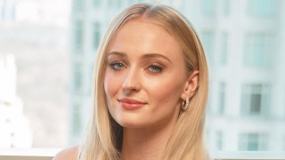 От началото на годината се говори че Софи Търнър и