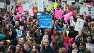 500 000 се включиха в "марша на жените" във Вашингтон