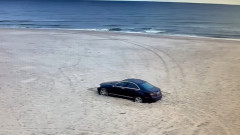 Солена глоба за българин, затънал с колата си на плаж в Полша