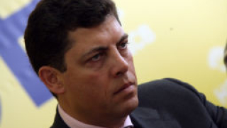 М.Велчев: Аз не бих вдигнал минималната заплата