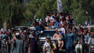 Талибани застреляха бременна полицайка