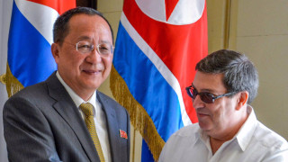 Външният министър на Куба и неговият колега от Северна Корея