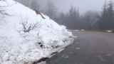 Ново свлачище при прохода Троян - Кърнаре затруднява движението 