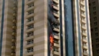Небостъргач на 75 етажа гори в Дубай (ВИДЕО)