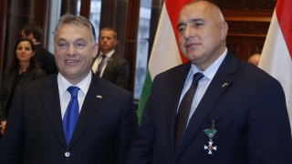 Исканията на патриотите сринаха шанса за ново правителство, Орбан почете България като страж на Европа, изведоха афганистанци от Харманли...