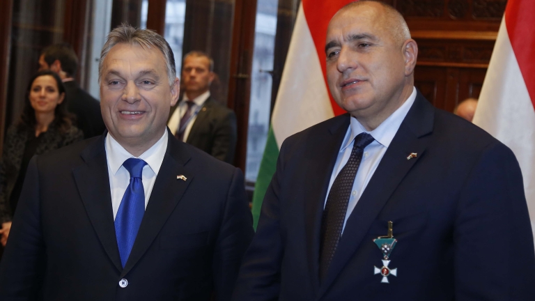 Исканията на патриотите сринаха шанса за ново правителство, Орбан почете България като страж на Европа, изведоха афганистанци от Харманли...