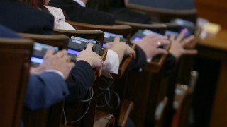 Депутатите спасиха адвокатите от доносничество на ДАНС