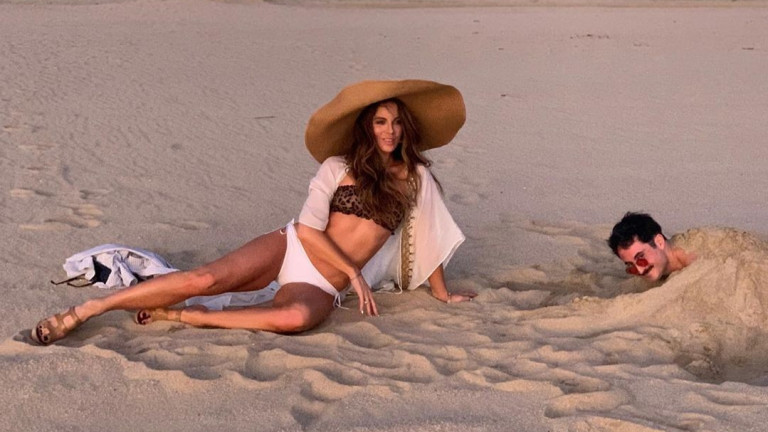 Провокациите по бански на Кейт Бекинсейл