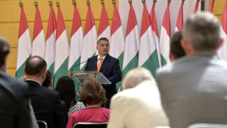 Понякога ЕС "граничи с лудост", но никога няма да напуснем, обяви Орбан