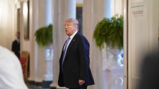 Президентът на Съединените щати Доналд Тръмп използва Туитър в събота