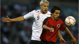 Даунинг вкара два пъти на Албания