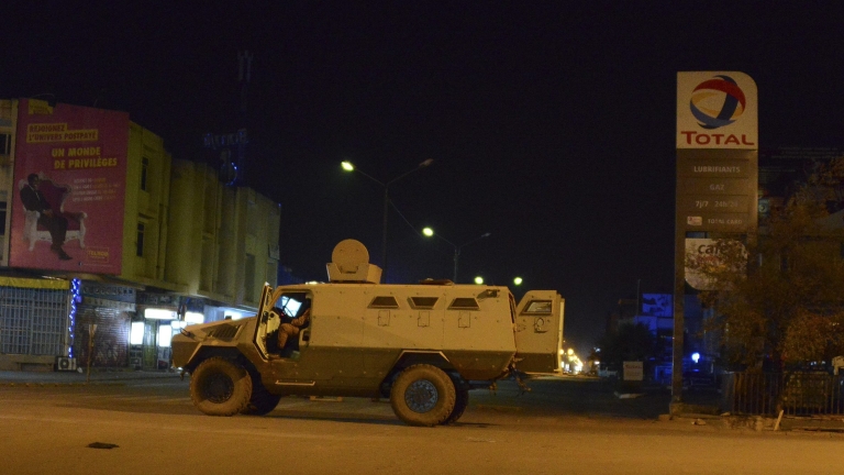 126 заложници са спасени от обсадения хотел в Буркина Фасо, атакуван е друг 