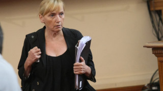 Съдът прекрати делото за клевета срещу Елена Йончева