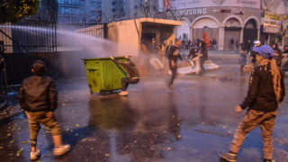 Броят на ранените при сблъсъци между демонстранти и полицията в
