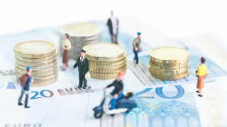 Държавите в ЕС, където хората работят повече от половин година, за да си плащат данъците