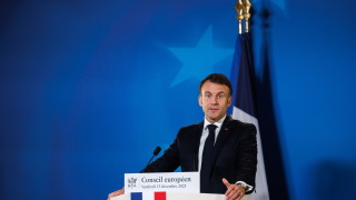 Френският президент Еманюел Макрон заяви в петък че ще обмисли