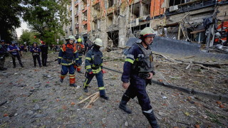 Руски управляеми бомби са ударили жилищна сграда в Харков като