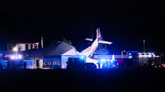 Малък самолет се разби в хангар в централна Полша