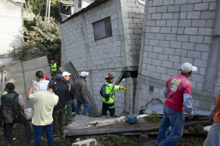 Жертвите на свлачището е Гватемала вече са 220, издирват се 350
