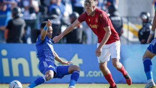 Джонатан Линдсет е червеният полеви играч с най много минути за