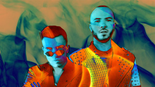 С ръка на лице е новото парче на братята Пламен