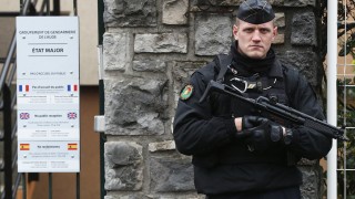 Френските следователи са намерени три самоделни взривни устройства пистолет и