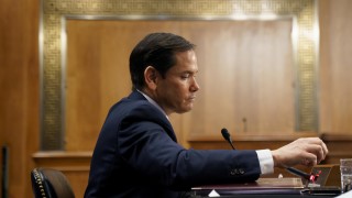 Съединените щати осъдиха издаването от Хонконг на заповеди за арест