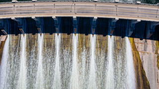 ВиК Перник започна контролирано изпускане на води от язовир