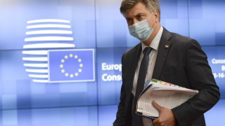 Хърватският министър председател Андрей Пленкович започна 10 дневна самокарантина след като съпругата