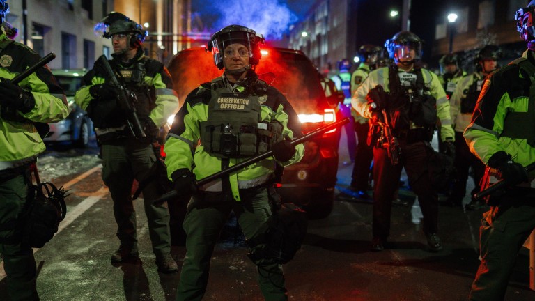 Протести в САЩ след смъртоносната стрелба на имиграционен агент в Минеаполис