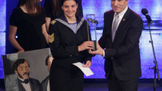 Възпитаничка на Военноморското училище взе приза „Студент на годината”
