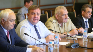 Каракачанов оцени 25% шанс сделката със САЩ да се провали