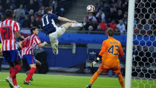 Трима в спор за мястото на Ван Дер Сар