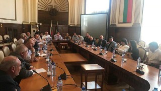 Дестилериите преработващи розов цвят се разбраха на тричасова среща с