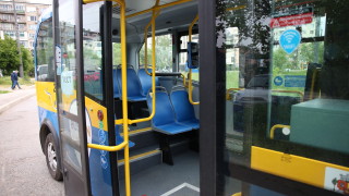 Шофьор на автобус затисна пътничка при затварянето на вратите Инцидентът