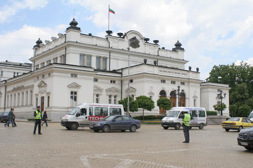 Управляващи и опозиция спорят за бюджета на парламента 