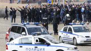 Ултраси на Левски, ЦСКА-София, Локо, Ботев и Берое тръгват към бежанците в Харманли!
