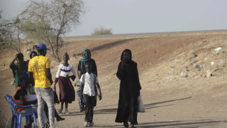 Около 200 000 души са избягали от Судан в съседни