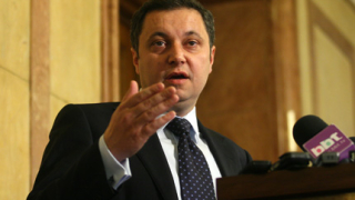 Янев готви законодателна бариера пред новите партии и коалициите
