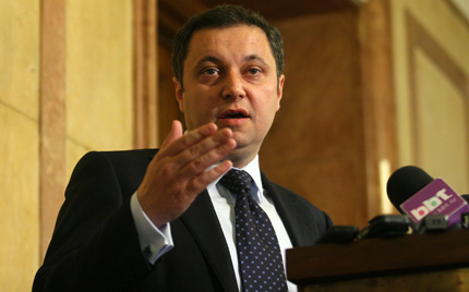 Румен Овчаров осъди Яне Янев за клевета