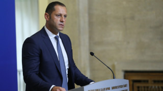 Александър Манолев поема контрола върху търговията с горива