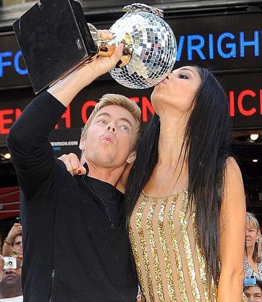 Никол Шерцингер спечели "Dancing with the Stars"