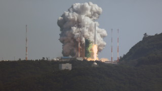Южна Корея изстреля успешно първата си космическа ракета собствено производство