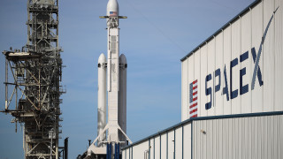 SpaceX съкращава 10 процента от служителите си