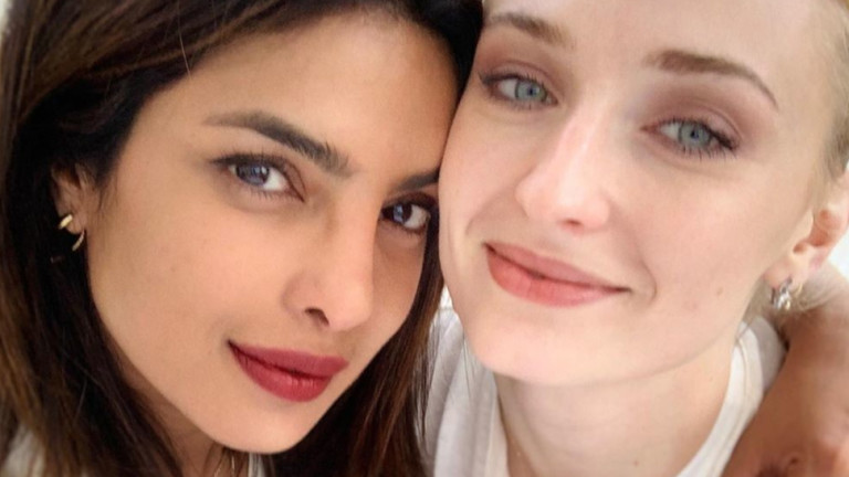 Приятелки ли са Приянка Чопра и Софи Търнър