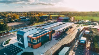 Първата станция само за електромобили отваря на Острова