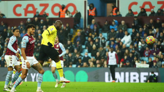 Челси победи Астън Вила с 3 1 като гост в традиционния