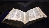  Продадоха най-старата еврейска Библия в света за рекордните 38,1 млн. $ 