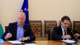 Министърът на транспорта Росен Желязков и министърът на икономиката Лъчезар