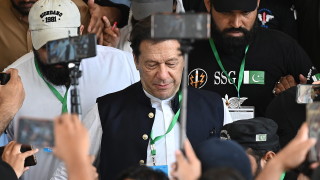 Избирателната комисия в Пакистан отхвърли номинацията на бившия премиер Имран